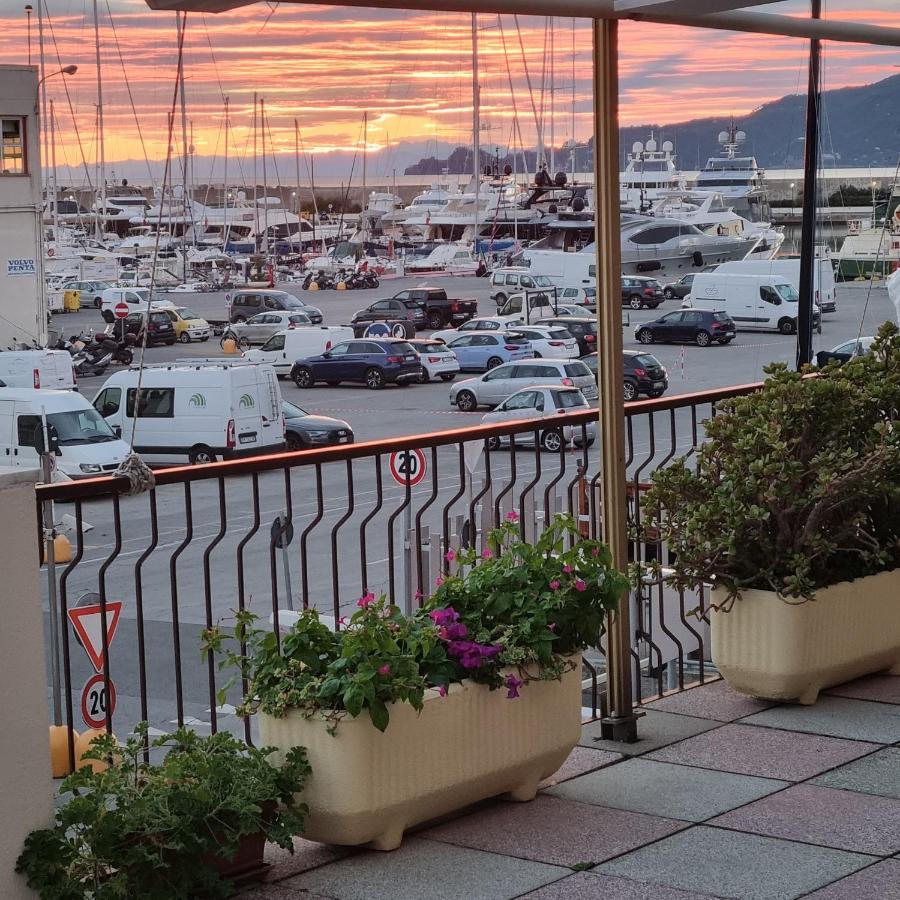 Albergo Stella Di Mare ラヴァーニャ エクステリア 写真